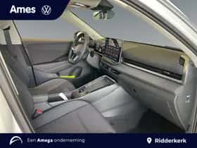Volkswagen T-Roc (0) thumbnail 8