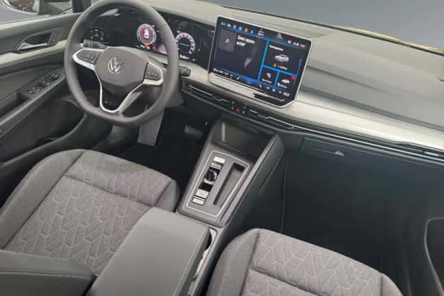 Volkswagen Golf (2026) thumbnail 2