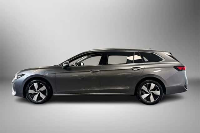 Volkswagen Passat (2025) thumbnail 4
