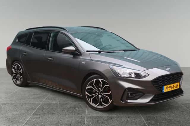 Ford Focus (2021) thumbnail 2