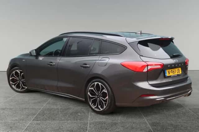 Ford Focus (2021) thumbnail 3