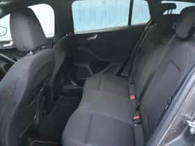 Ford Focus (2021) thumbnail 9