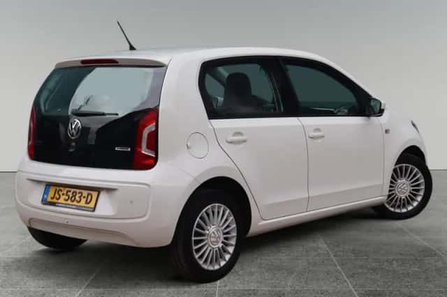 Volkswagen Up! (2016) thumbnail 4