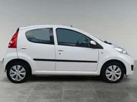 Peugeot 107 (2010) thumbnail 6