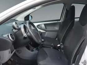 Peugeot 107 (2010) thumbnail 7