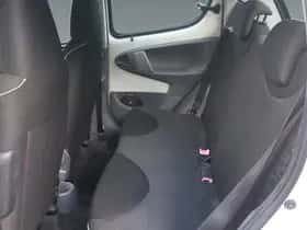 Peugeot 107 (2010) thumbnail 9