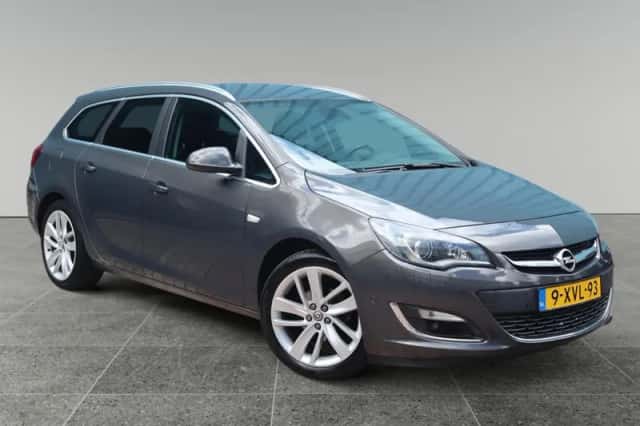 Opel Astra Sports Tourer (2014) thumbnail 2