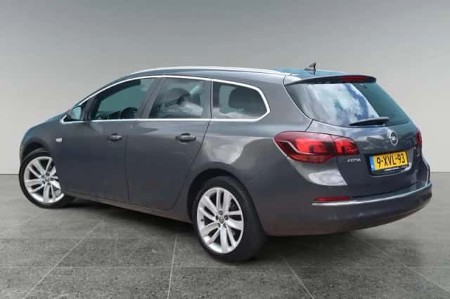 Opel Astra Sports Tourer (2014) thumbnail 3