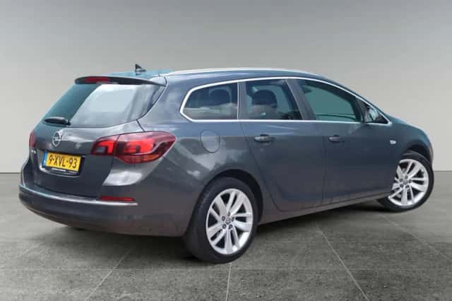 Opel Astra Sports Tourer (2014) thumbnail 4