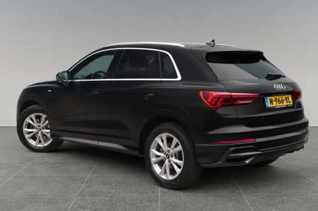 Audi Q3 (2021) thumbnail 3