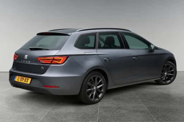 SEAT Leon (2019) thumbnail 3