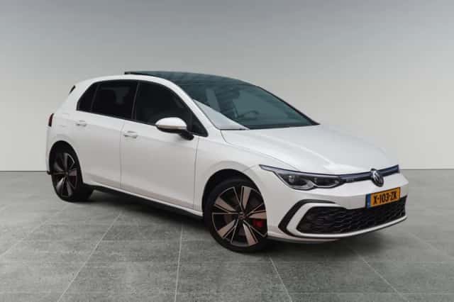 Volkswagen Golf (2022) thumbnail 2
