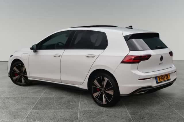 Volkswagen Golf (2022) thumbnail 3