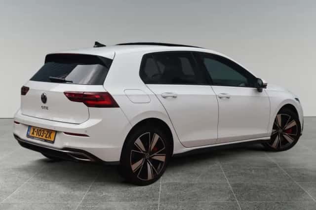 Volkswagen Golf (2022) thumbnail 4