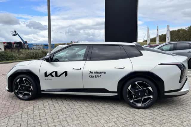 Kia EV4 (2025) thumbnail 2