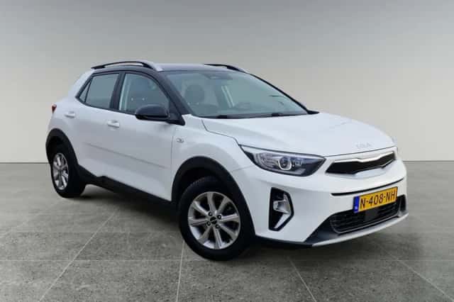 Kia Stonic (2021) thumbnail 2