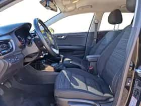 Kia Stonic (2021) thumbnail 3