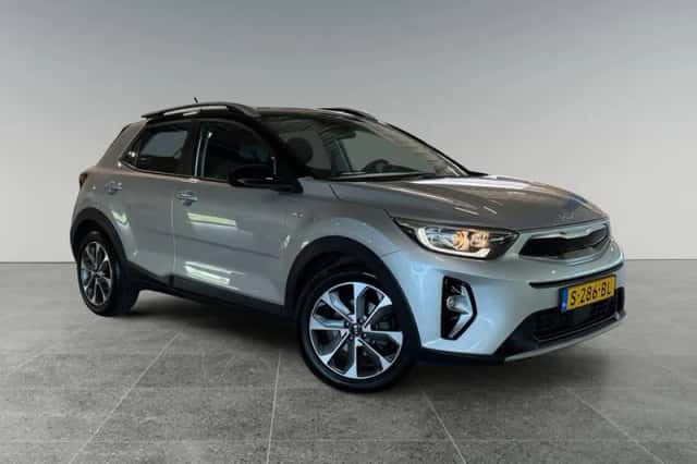 Kia Stonic (2023) thumbnail 2