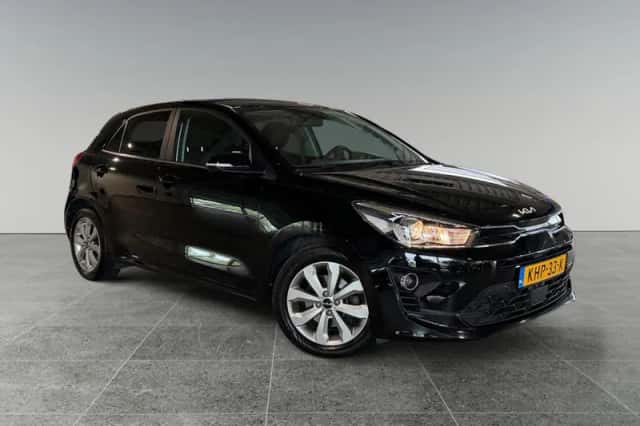 Kia Rio (2023) thumbnail 2