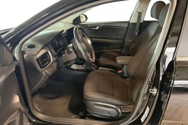 Kia Rio (2023) thumbnail 3