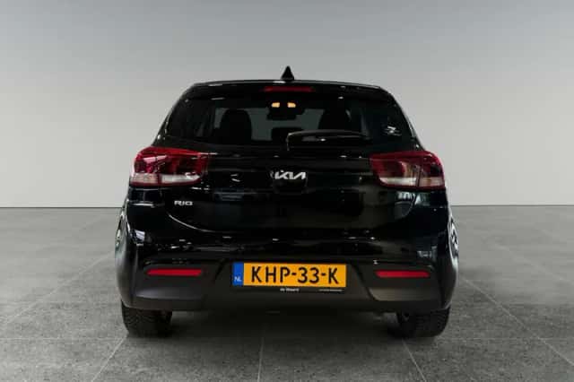 Kia Rio (2023) thumbnail 6