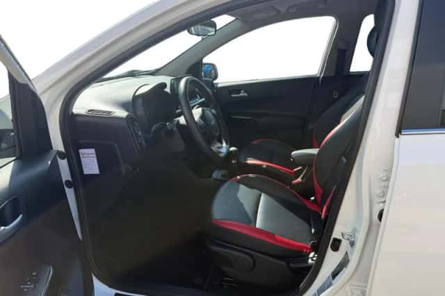 Kia Picanto (2023) thumbnail 3