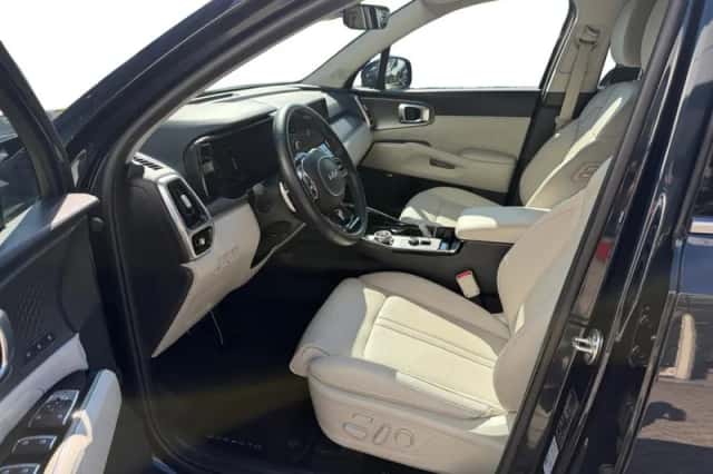 Kia Sorento (2023) thumbnail 3