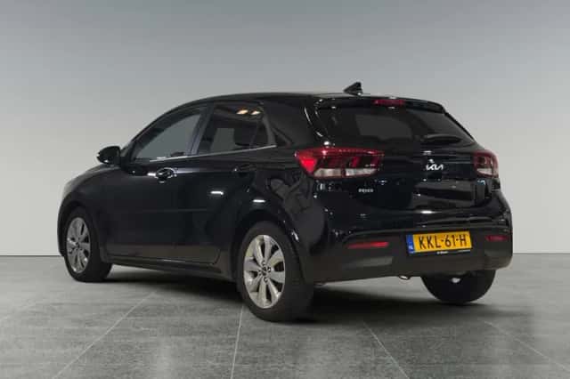 Kia Rio (2023) thumbnail 4
