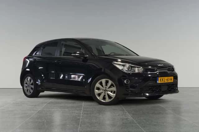 Kia Rio (2023) thumbnail 5