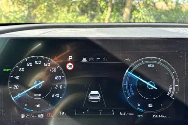 Kia Sportage (2023) thumbnail 5