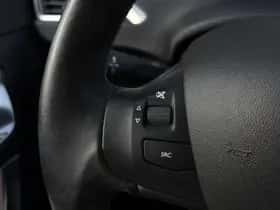 Peugeot 2008 (2018) thumbnail 17