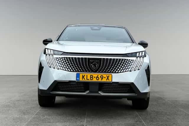 Peugeot 3008 (2025) thumbnail 2