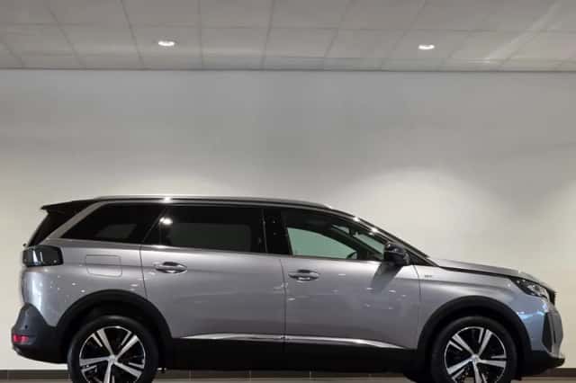 Peugeot 5008 (2023) thumbnail 4