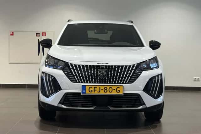 Peugeot 2008 (2024) thumbnail 2