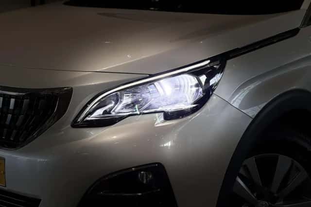 Peugeot 3008 (2018) thumbnail 2