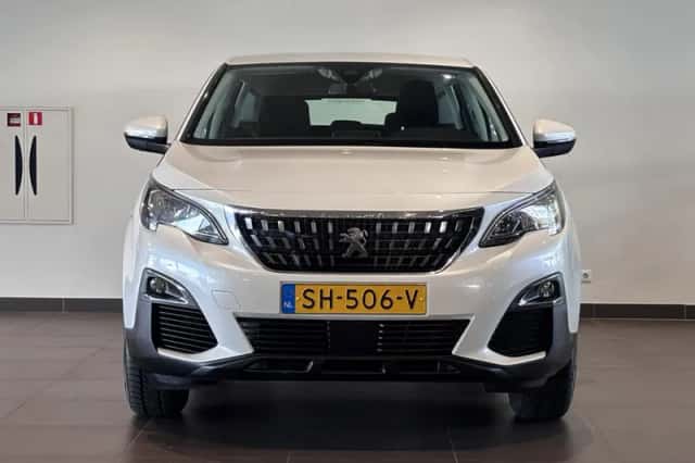 Peugeot 3008 (2018) thumbnail 3