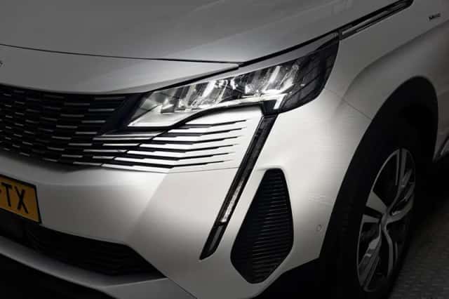 Peugeot 3008 (2024) thumbnail 3