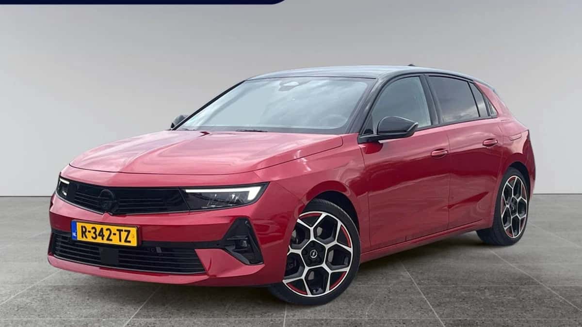 Opel Astra (2022) — foto 1