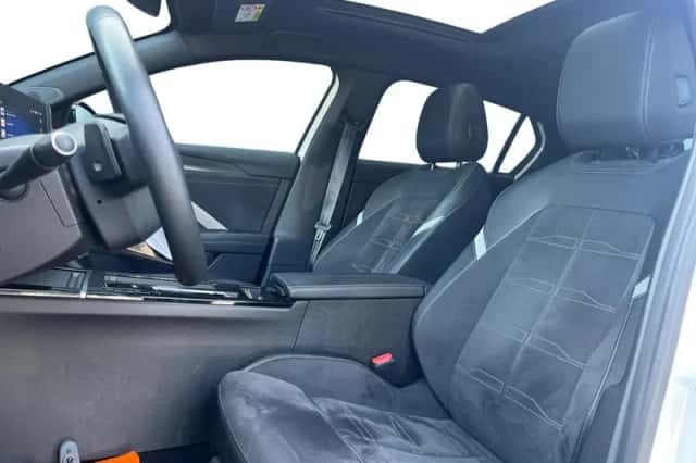 Opel Astra (2024) thumbnail 3