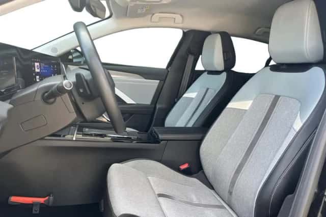 Opel Astra (2022) thumbnail 3