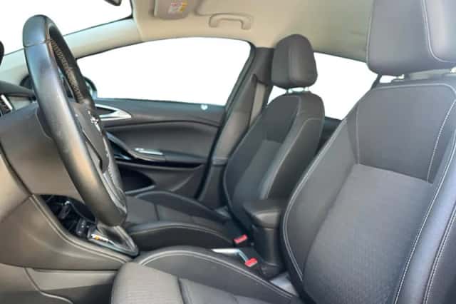 Opel Astra (2016) thumbnail 3