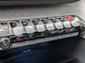 Peugeot 3008 (2021) thumbnail 38