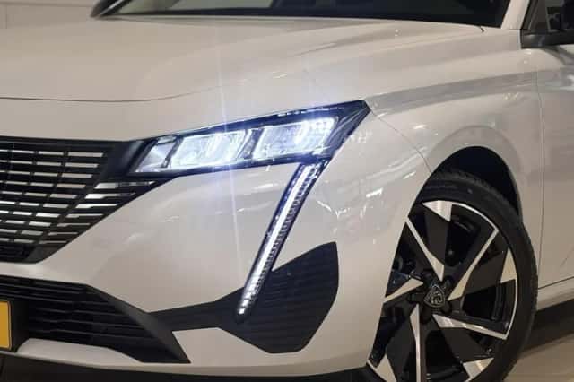Peugeot 308 (2024) thumbnail 2