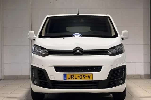 Peugeot E-Traveller (2021) thumbnail 3