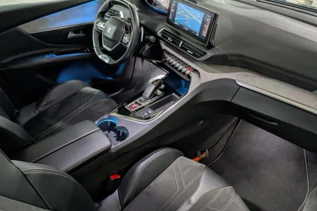 Peugeot 3008 (2021) thumbnail 3