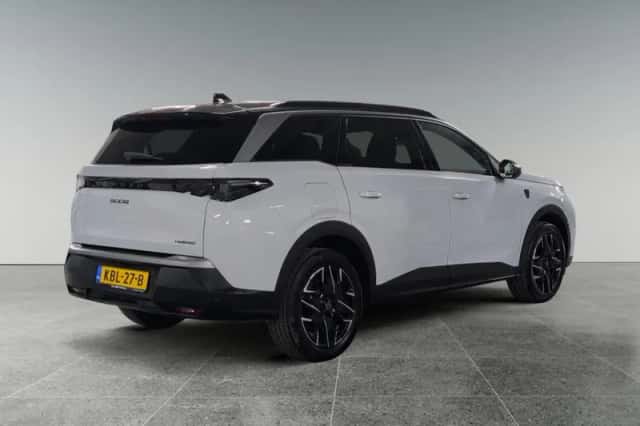 Peugeot 5008 (2025) thumbnail 2