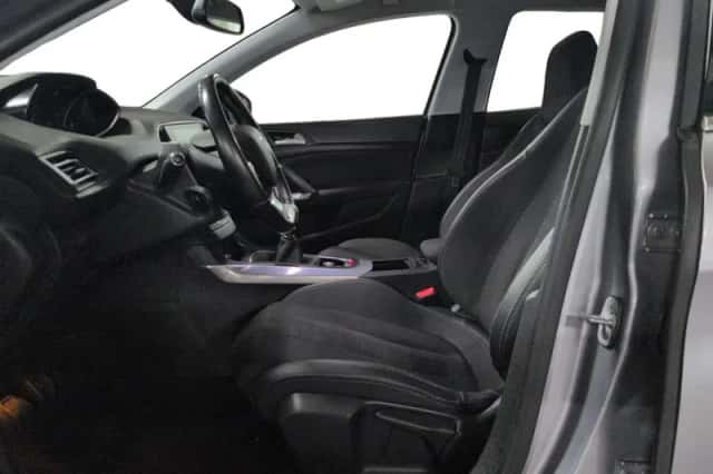 Peugeot 308 (2019) thumbnail 3