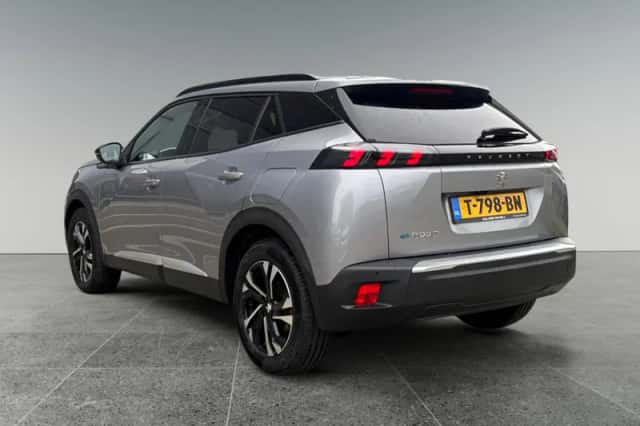 Peugeot e-2008 (2023) thumbnail 3