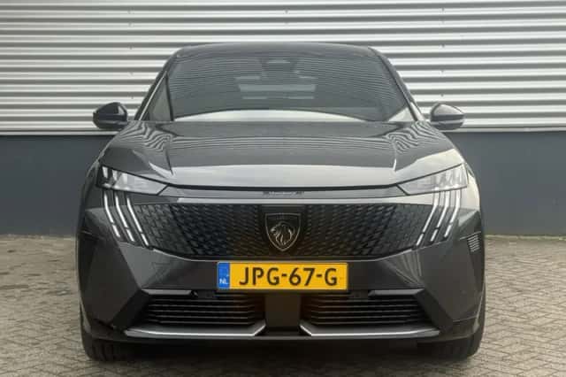 Peugeot e-3008 (2025) thumbnail 2