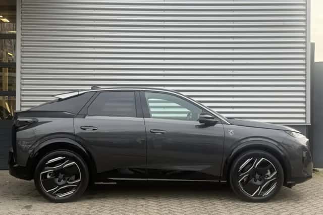 Peugeot e-3008 (2025) thumbnail 4